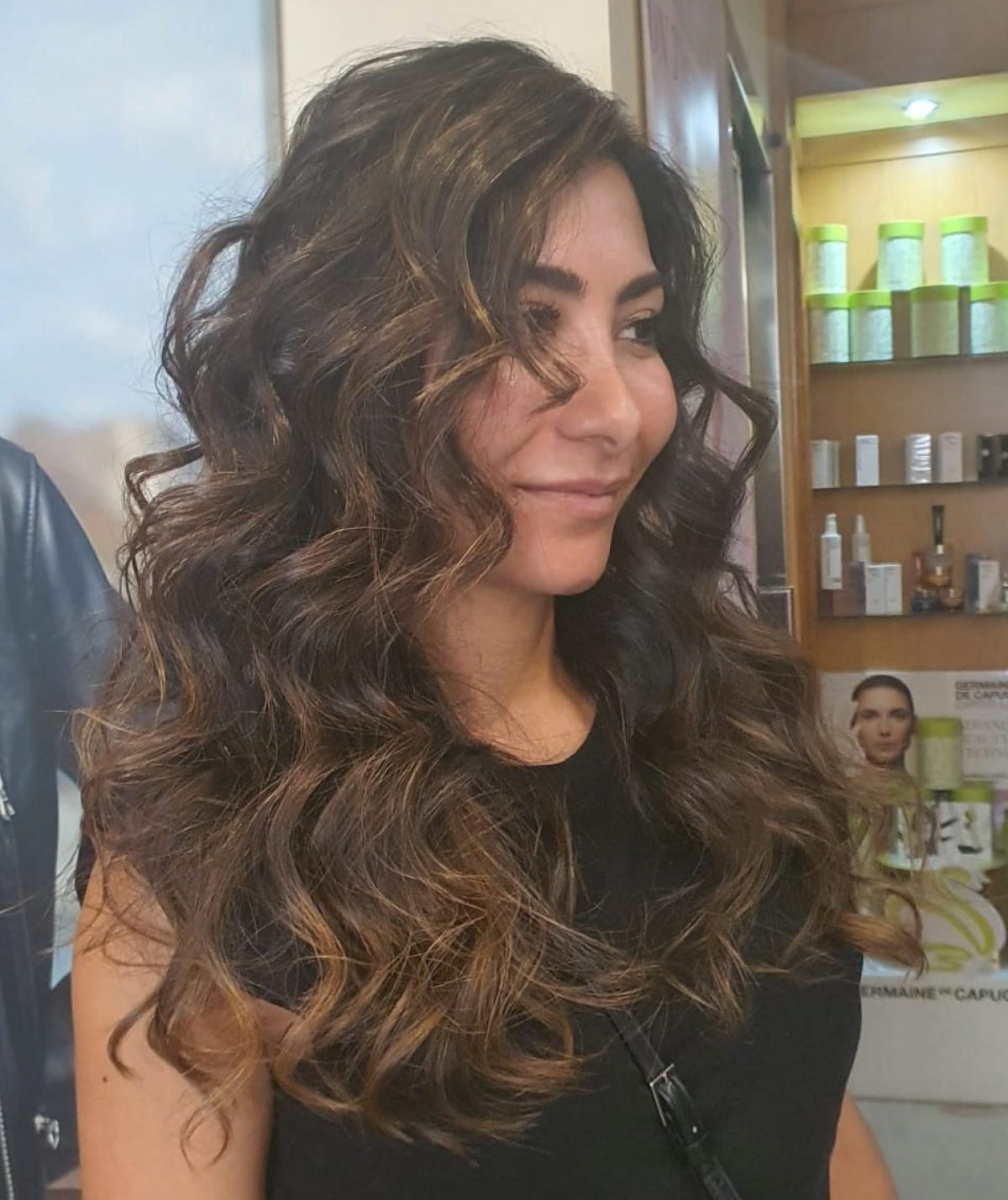 Pelo largo rizado con ondas – Manuela Jurado Salón